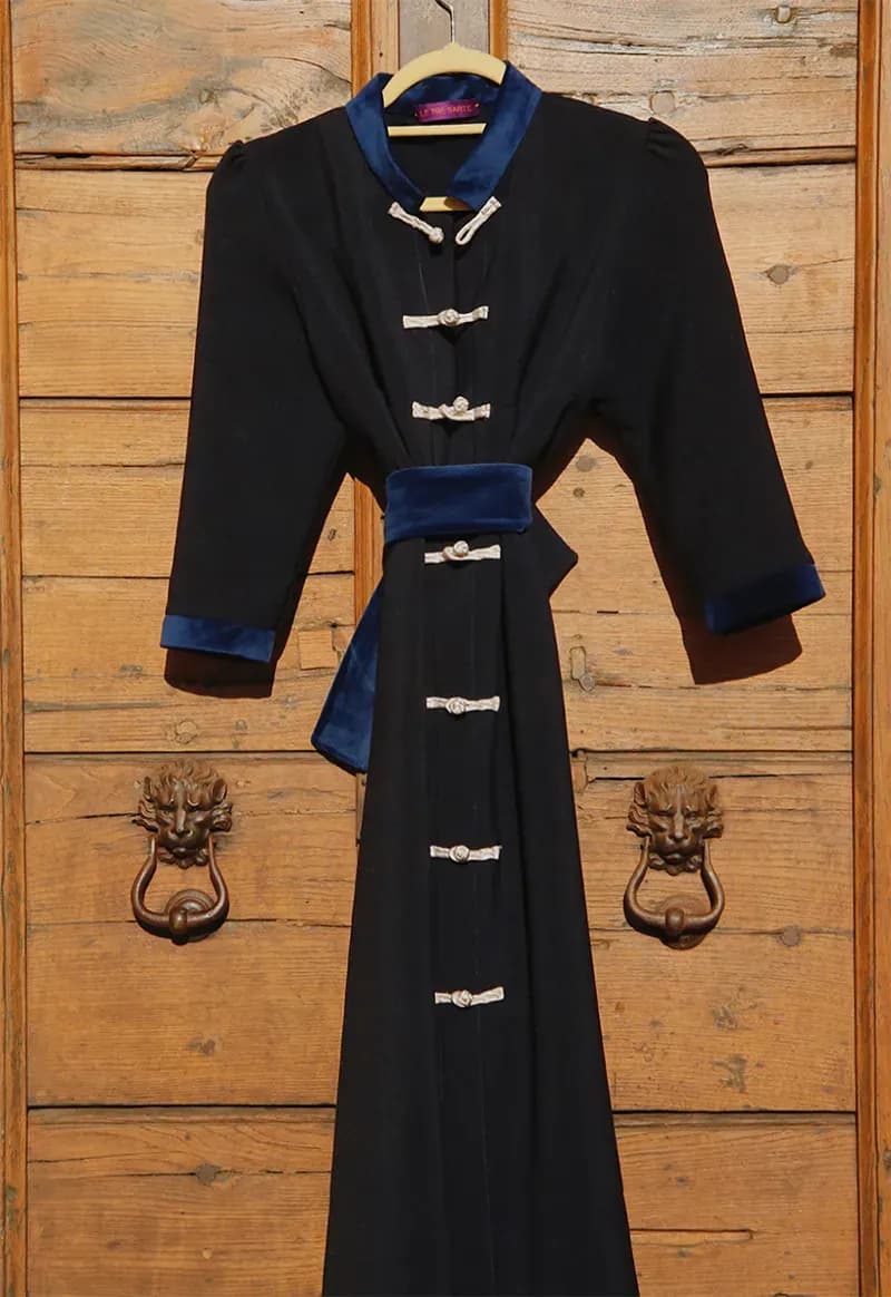 LEANDRA | Velvet details & funky frogs dress